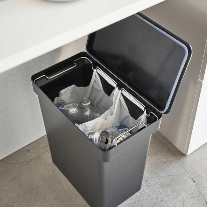 Produktbild Yamazaki Luftdichter Mülleimer mit Rollen TOWER (2250 l)