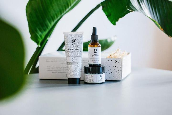 Grums The Facial Box (face scrub + face cream + face serum) (Gesichtspflege set)