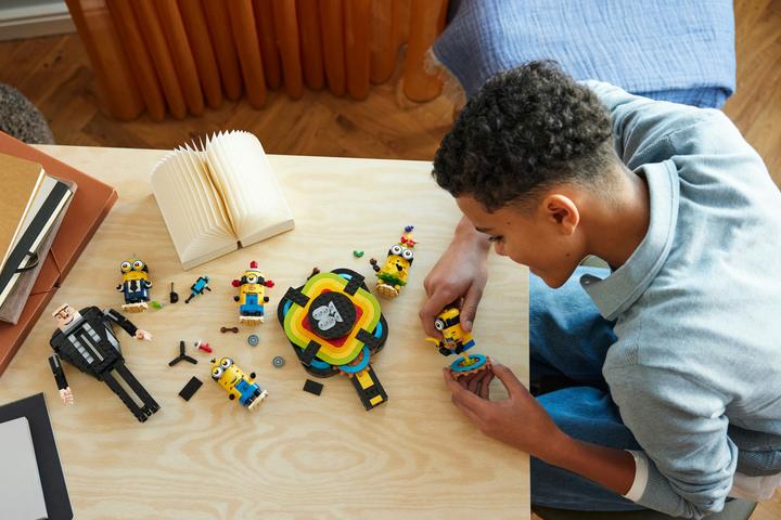 Produktbild LEGO Gru und die Minions aus Steinen (75582, LEGO Minions)
