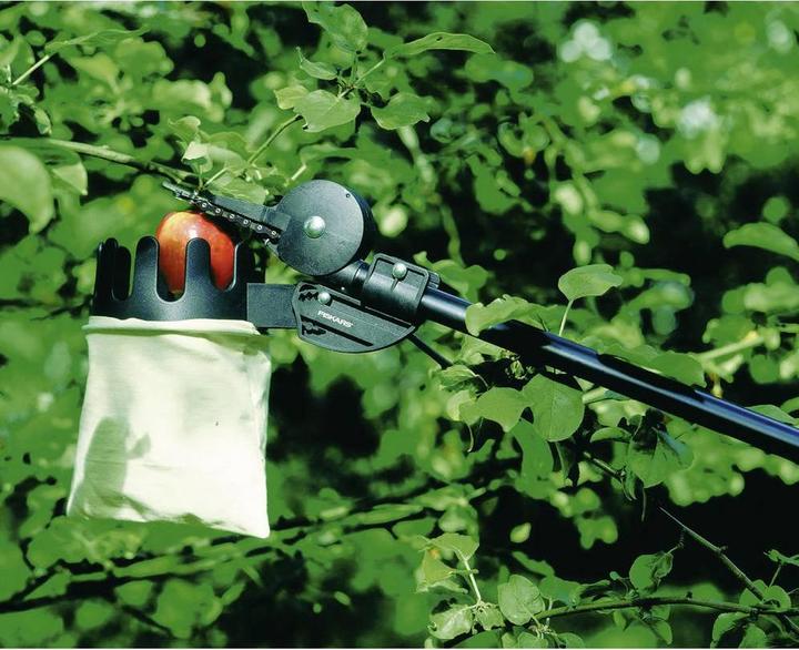 Actual product image Fiskars Fruit Picker