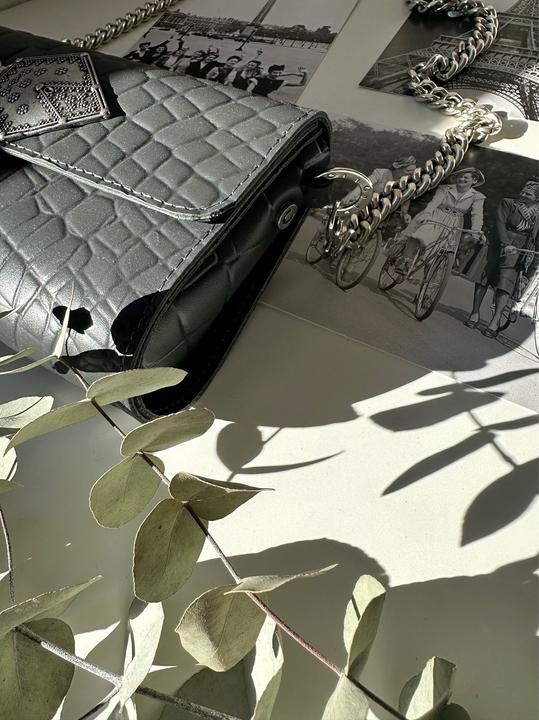 Produktbild Only-Bags.Store Graue Ledertasche, kleine Lederhandtasche, Lederumschlag, aus Vollnarbenleder, Geschenk für sie