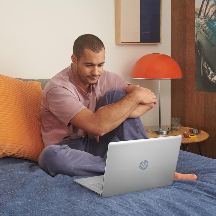 Produktbild HP 17-cp1175ng Notebook 17.3"" FHD IPS, Ryzen 7 5825U, 16GB RAM, 1TB SSD, Windows 11 (17.30", AMD Ryzen 7 5825U, 16 GB, 1000 GB, DE)