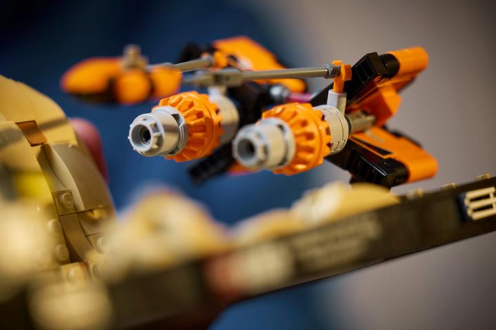 Actual product image LEGO Pod racing in Mos Espa - Diorama (75380, LEGO Star Wars)