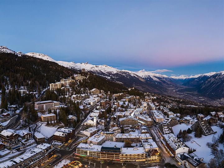 Image du produit Smartbox Séjour panoramique dans les Alpes : 1 nuit en hôtel 3* avec apéritif et souper (2 pers.)