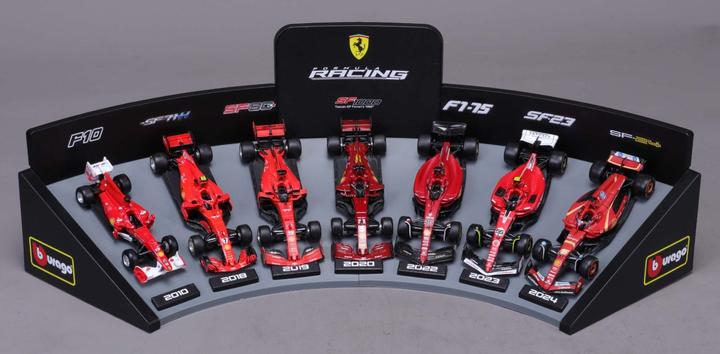 Produktbild Bburago F1 7er-Set Displaykurve Ferrari 1/43