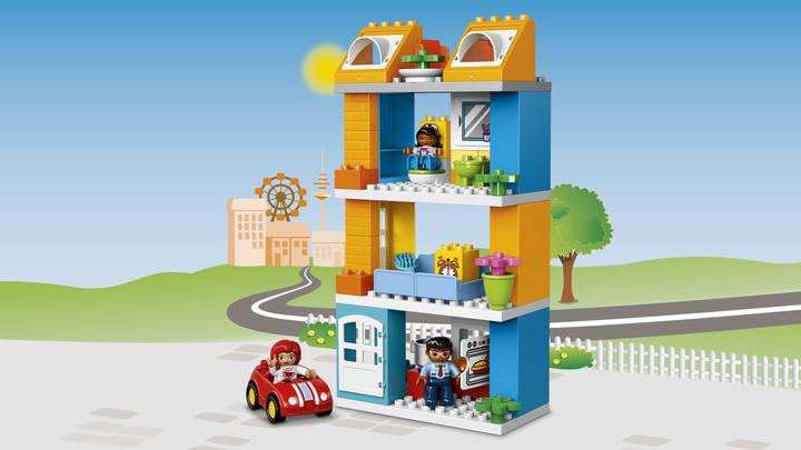 Actual product image LEGO family house (10835)