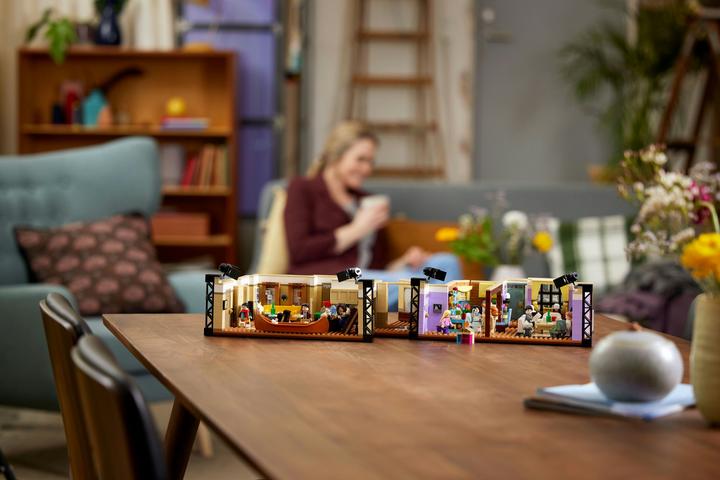 Actual product image LEGO Friends Apartments (10292, LEGO Friends, LEGO Rare Sets)