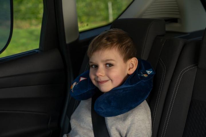 Produktbild Cartrend KIDS Nackenkissen mit Kapuze (Kopf- & Nackenkissen)