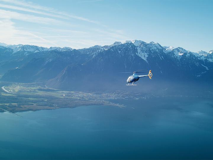 Produktbild Smartbox Ein 30-minütiger Helikopterflug mit Privatpilot durch die wunderschöne Schweizer Bergwelt (1 Pers.)