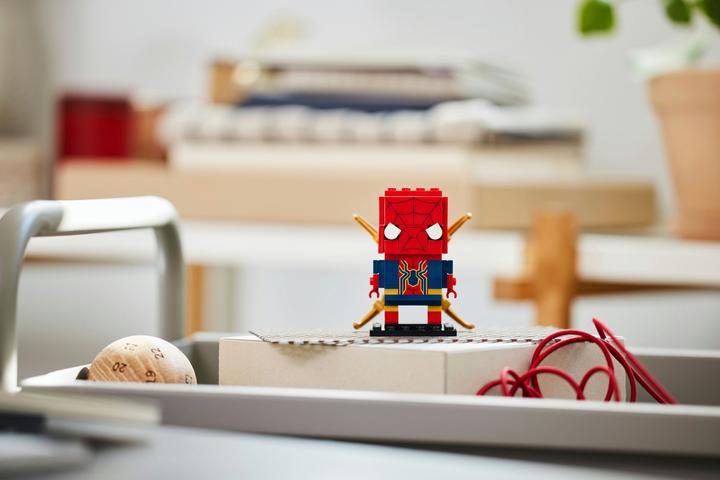 Actual product image LEGO BrickHeadz Iron Spider-Man (40670, LEGO Brickheadz)