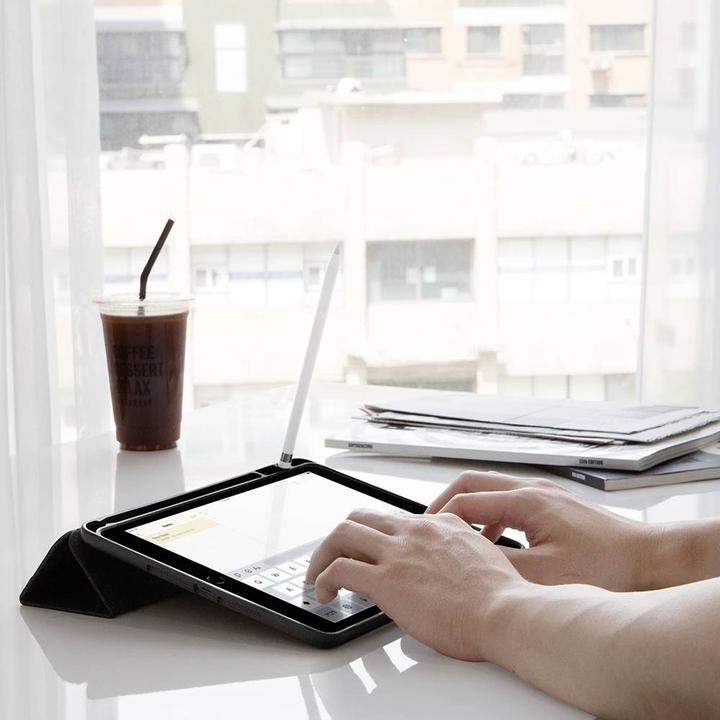 Produktbild Spigen Urban Fit (iPad 2019 (7. Gen), iPad 2020 (8. Gen))