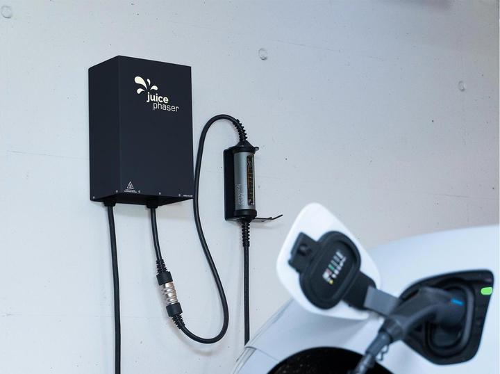 Immagine prodotto Juice Technology Succhi di frutta Phaser EL-JP25 (Tipo 2, Tipo 1, 5.80 kW, 16 A, CEE16 rosso)