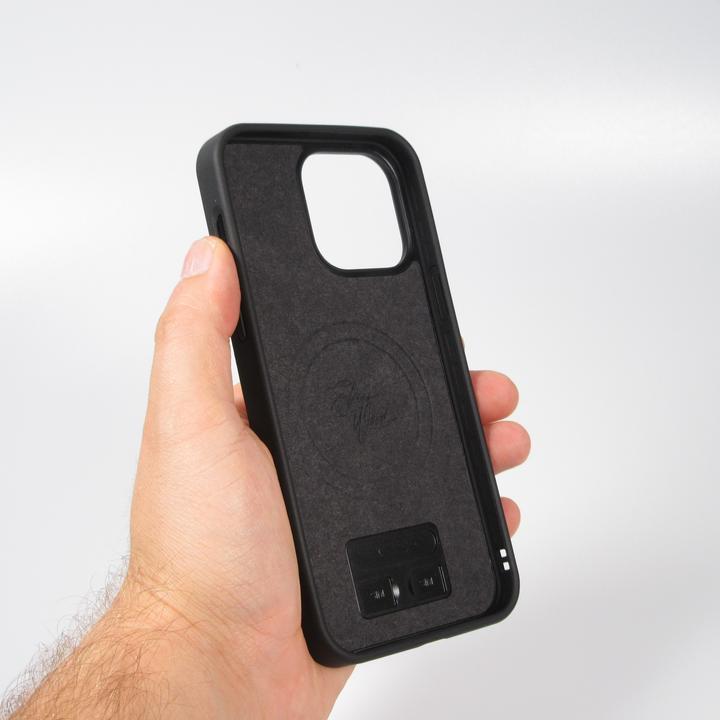 Actual product image Eleven Wood Cherry cover (Apple iPhone 14 Pro)