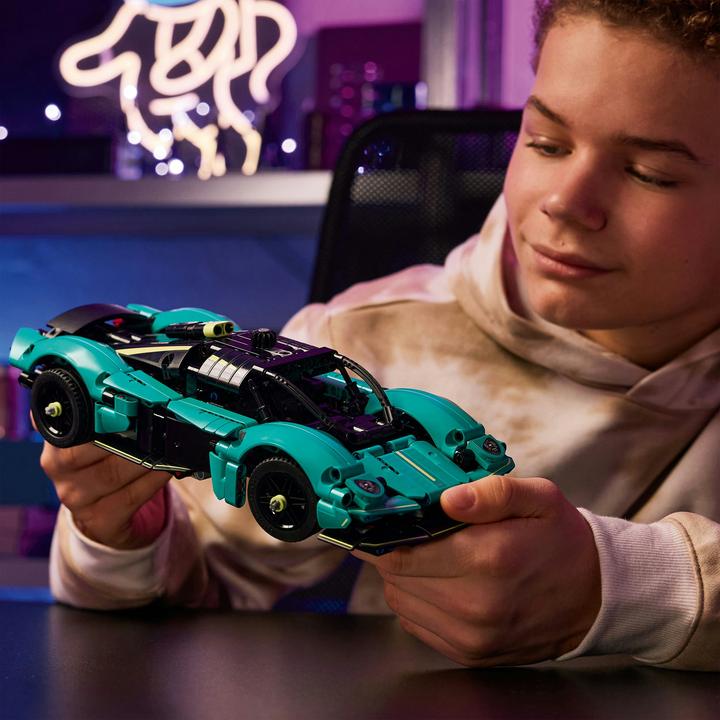 Actual product image LEGO Aston Martin Valkyrie (42208, LEGO Technic)