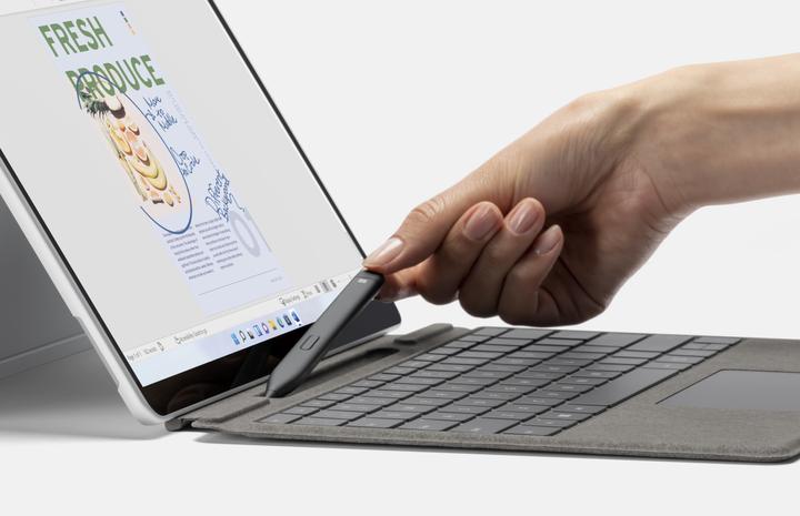 Actual product image Microsoft Surface Pro Signature Keyboard with Slim Pen 2 (CH)