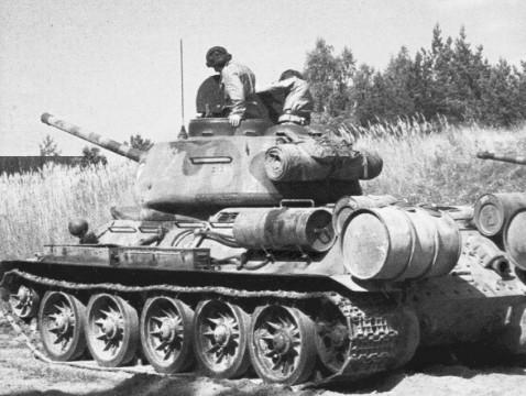 Produktbild Italeri Russischer Panzer T 34/85