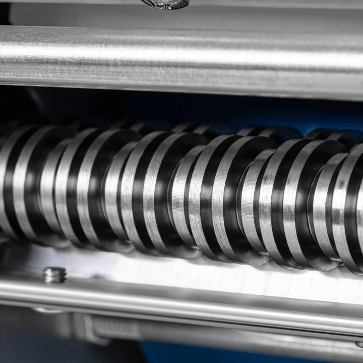Produktbild Royal Catering Nudelmaschine elektrisch Pastamaker 16 cm Pastamaschine 1 - 14 mm Nudeln 550 W