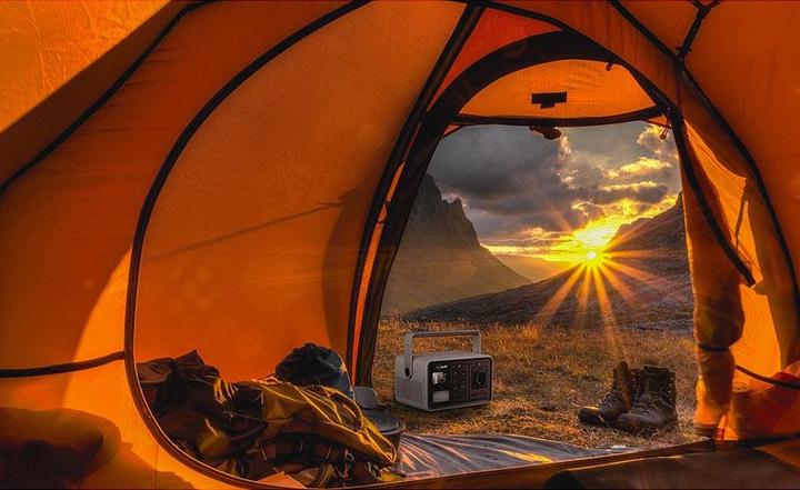 Produktbild Revolt Powerbank & Solar-Konverter (222 Wh, 2.35 kg)