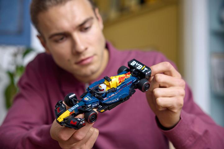 Productafbeelding LEGO Oracle Red Bull Racing RB20 F1 Rennauto (77243, LEGO Snelheidskampioenen)