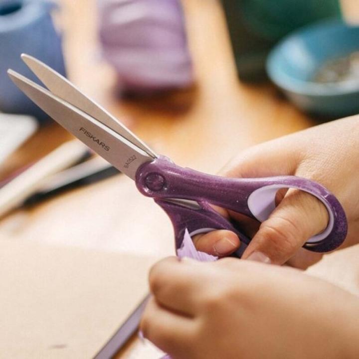 Actual product image Fiskars 1067860 School scissors, purple-glitter (18 cm)