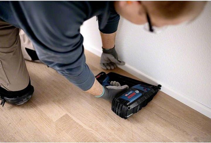 Image du produit Bosch Professional Cloueur à bois sans fil GNH 18V-64