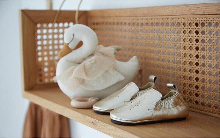 Actual product image La Redoute Collections Gold coloured leather slippers with star motif (21)