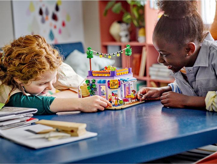 Produktbild LEGO Heartlake City Gemeinschaftsküche (41747, LEGO Friends)