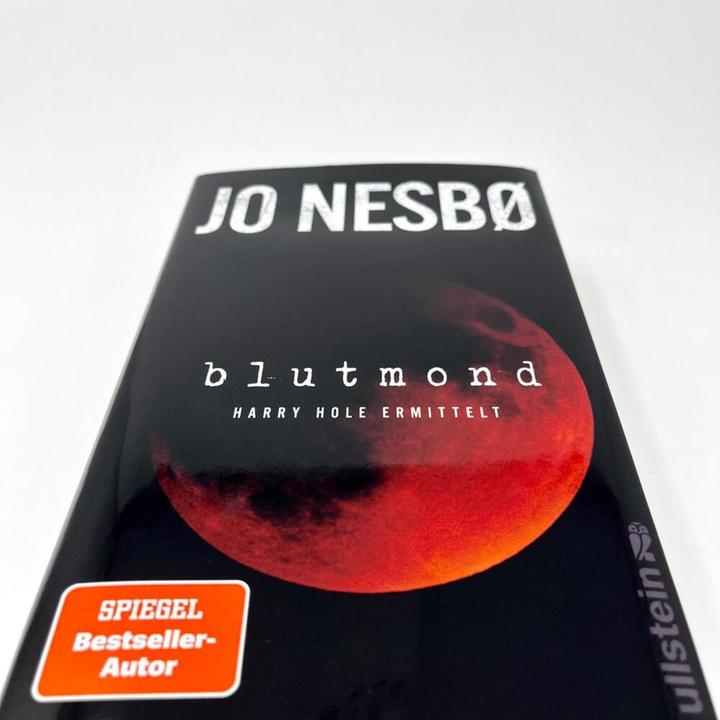 Actual product image Blutmond (Ein Harry-Hole-Krimi 13) (German, Jo Nesbø, Günther Frauenlob, 2022)