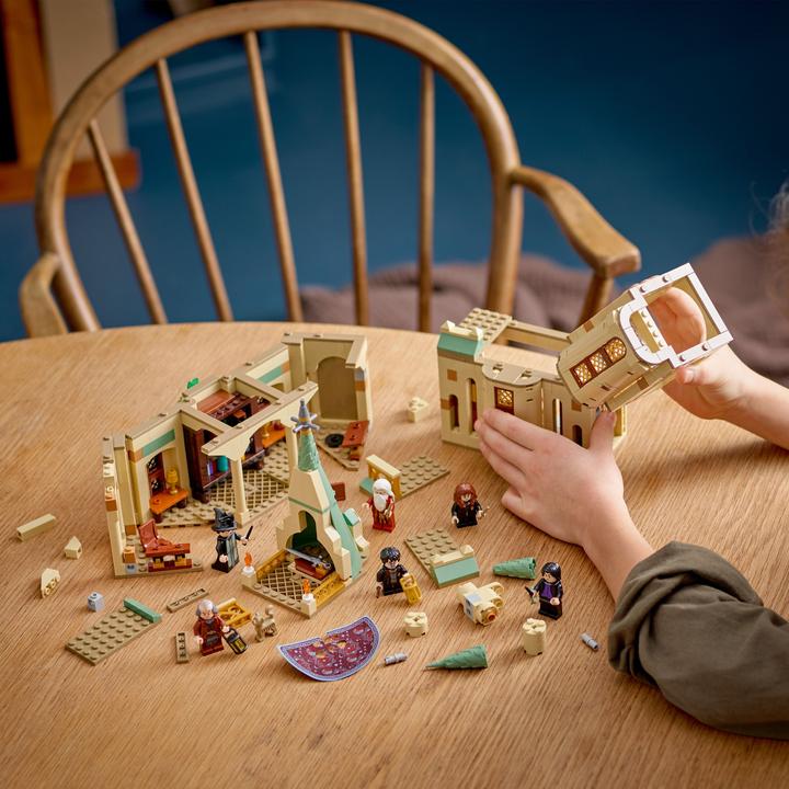 Actual product image LEGO Hogwarts: Dumbledore's office (76402, LEGO Harry Potter)