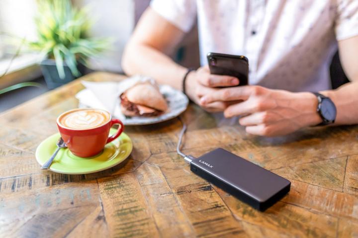 Immagine prodotto Lamax LM15000FC Powerbank ai polimeri di litio (LiPo) 15000 mAh Grigio (15000 mAh, 55.50 Wh)