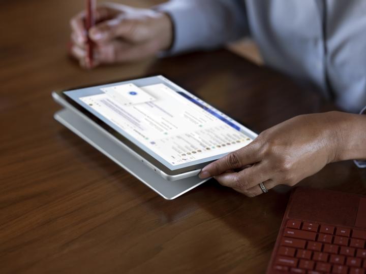 Produktbild Microsoft Surface Go 3 (10.50", Intel Pentium Gold 6500Y, 8 GB, 128 GB)
