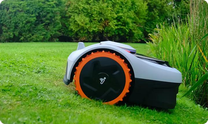 Actual product image Segway-Navimow i105E (500 m², Without boundary wire)