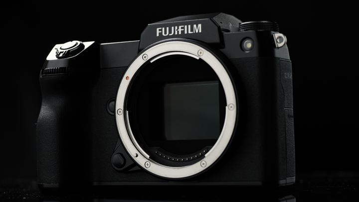 Immagine prodotto Fujifilm GFX 100S – ohne BC-W235 Ladegerät (102 Mpx, Formato medio)