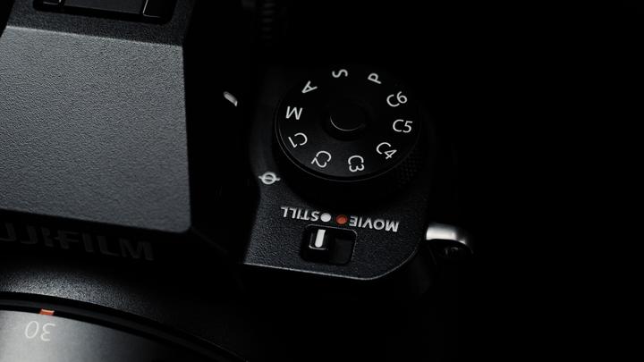 Immagine prodotto Fujifilm GFX 100S – ohne BC-W235 Ladegerät (102 Mpx, Formato medio)