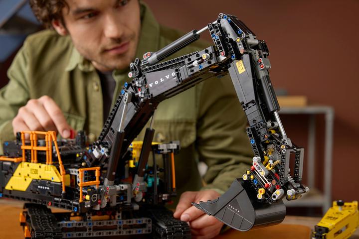 Produktbild LEGO Volvo EC500 Hybrid Bagger (42215, LEGO Technic)