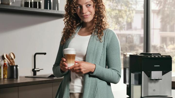 Produktbild Siemens TQ515D03 EQ500 Kaffeevollautomat Edelstahl - Klavierlack schwarz