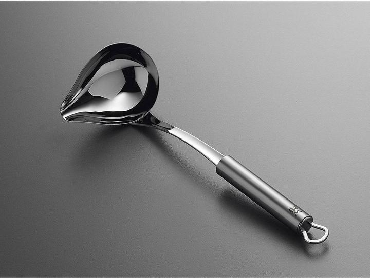 Produktbild WMF Saucenlöffel Sossenkelle mit Schnaupe 28cm Profi Plus Edelstahl teilmatt