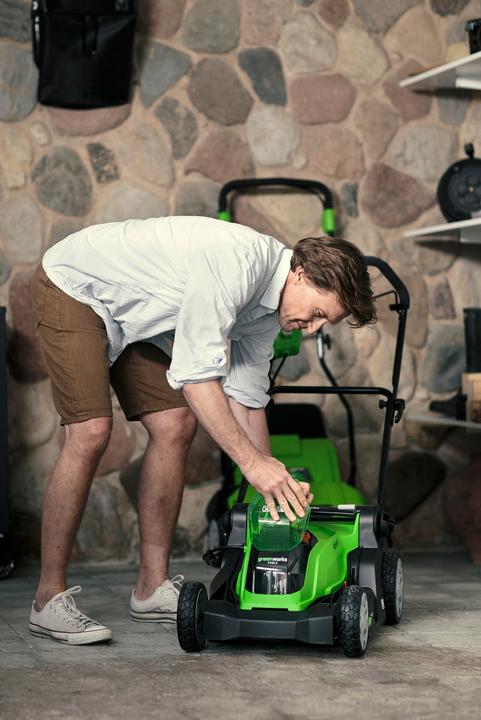 Actual product image Greenworks Gd24lm33 (Rechargeable battery operated)