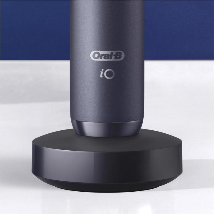 Actual product image Oral-B iO-Series 8 Duo (Oscillating toothbrush)