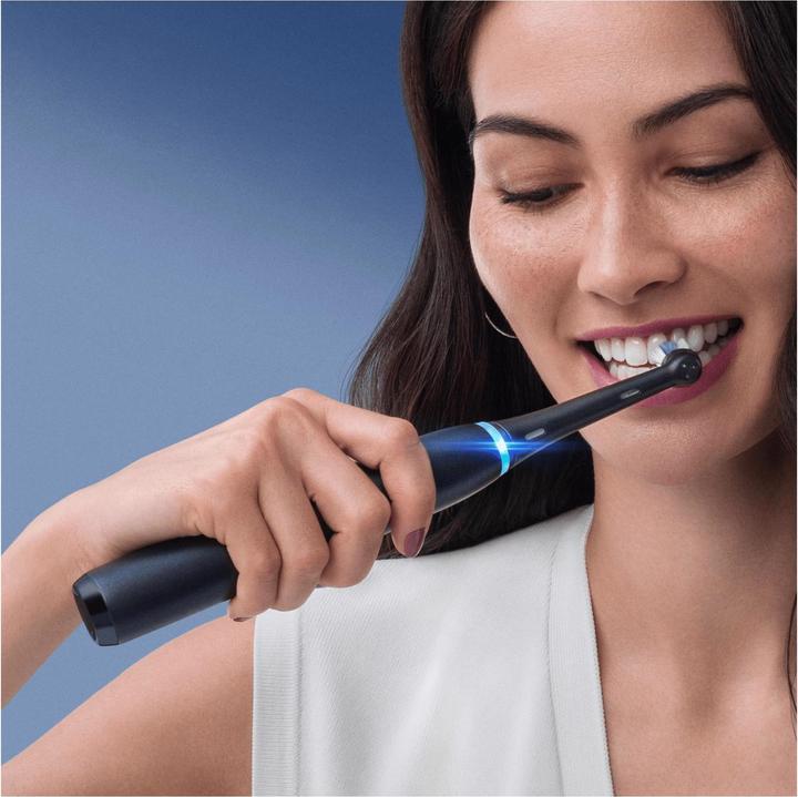 Actual product image Oral-B iO-Series 8 Duo (Oscillating toothbrush)