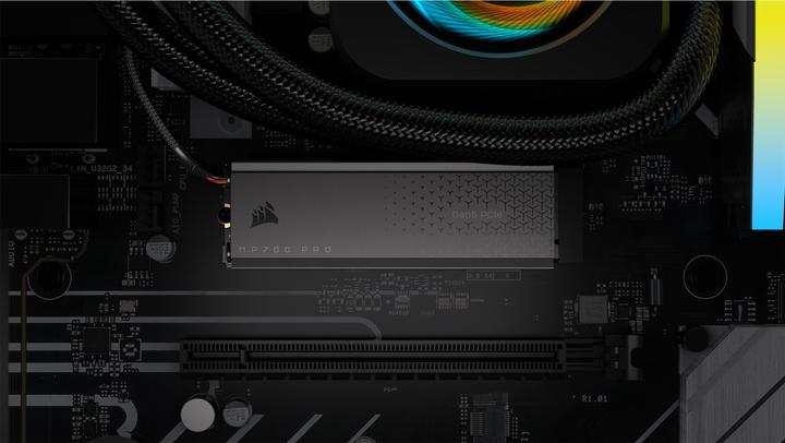 Actual product image Corsair MP700 PRO with Heatsink (2000 GB, M.2 2280)