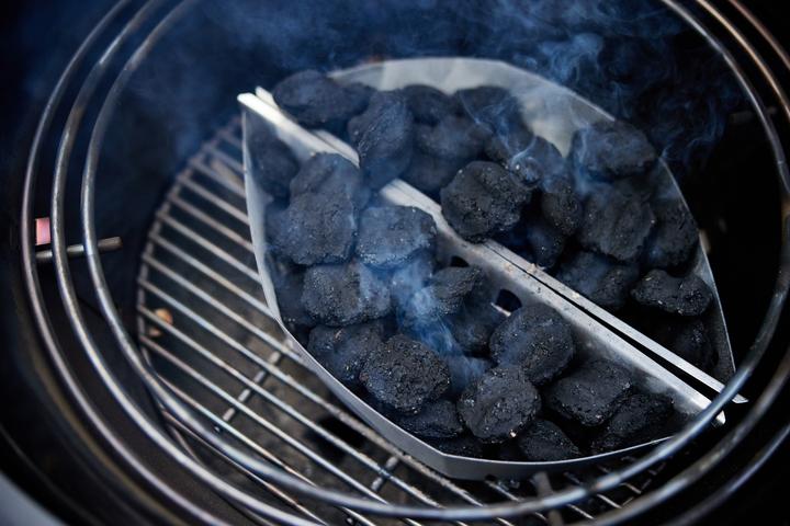 Actual product image Weber Summit Kamado E6 (610 mm)