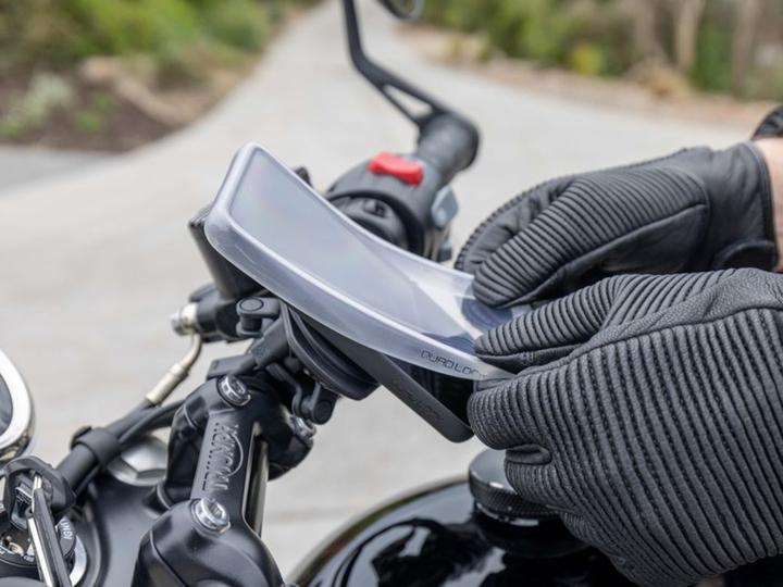 Actual product image Quad Lock Poncho (Samsung Galaxy S10e)
