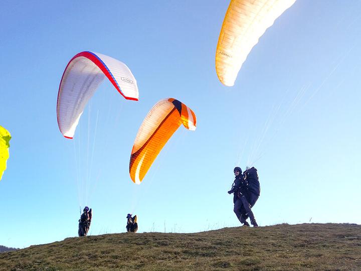 Produktbild Smartbox Extremsport: 1 eindrucksvoller Tandem-Gleitschirmflug durch die Lüfte von Luzern (1 Pers.)