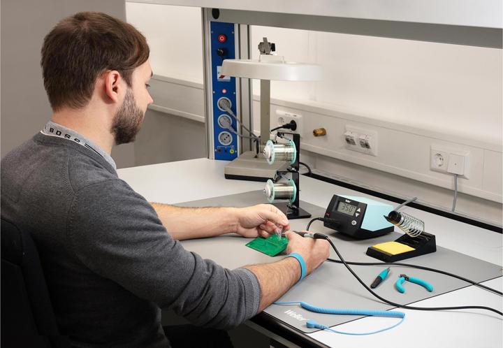 Actual product image Weller Erem Antistatic ESD premium tabletop soldering mat set with wrist strap and spiral cable
