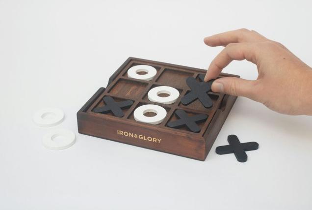 Actual product image Luckies Tic-Tac-Toe (German, French, Italian, English, Swiss German)