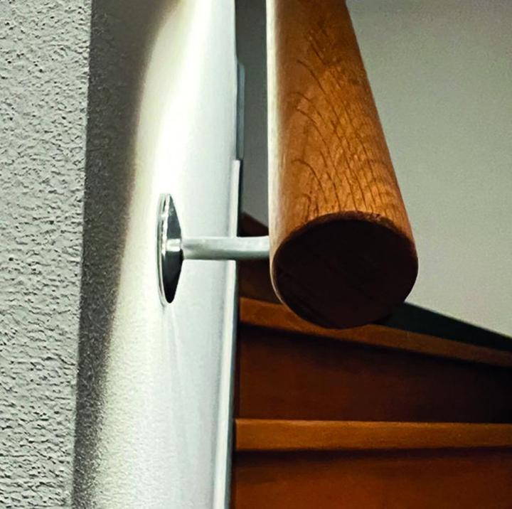 Actual product image OK-Line Rundhandlauf Eiche LED 2450mm, lackiert
