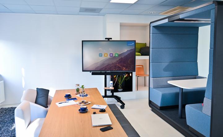 Actual product image Legamaster moTion MS-12S rolling stand (Universal, 98", 140 kg)