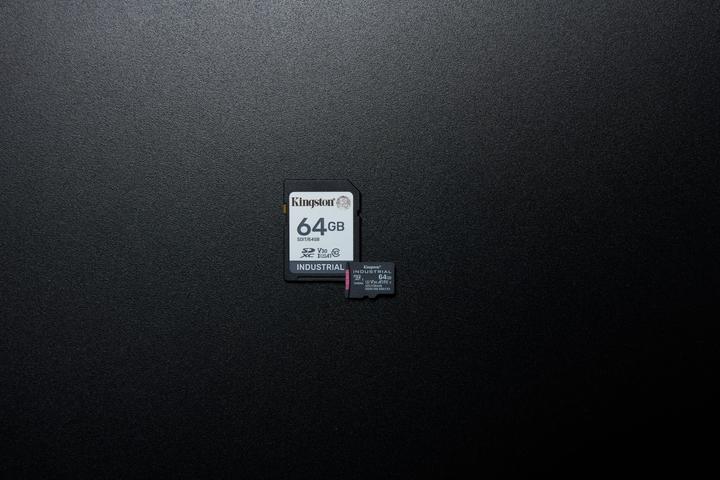 Produktbild Kingston Card Ind. SD +ADP 64GB pSLC (64 GB, SDXC, U3, UHS-I)
