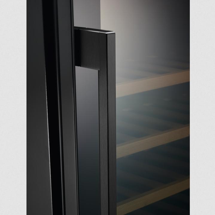 Actual product image AEG AWUS020B5B 5000 wine temperature control cabinet / up to 20 bottles